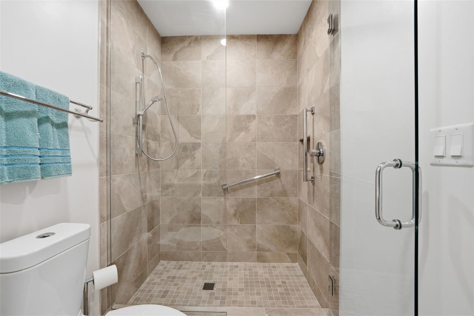 Image 21 of 40 For 711 Palm Avenue 302