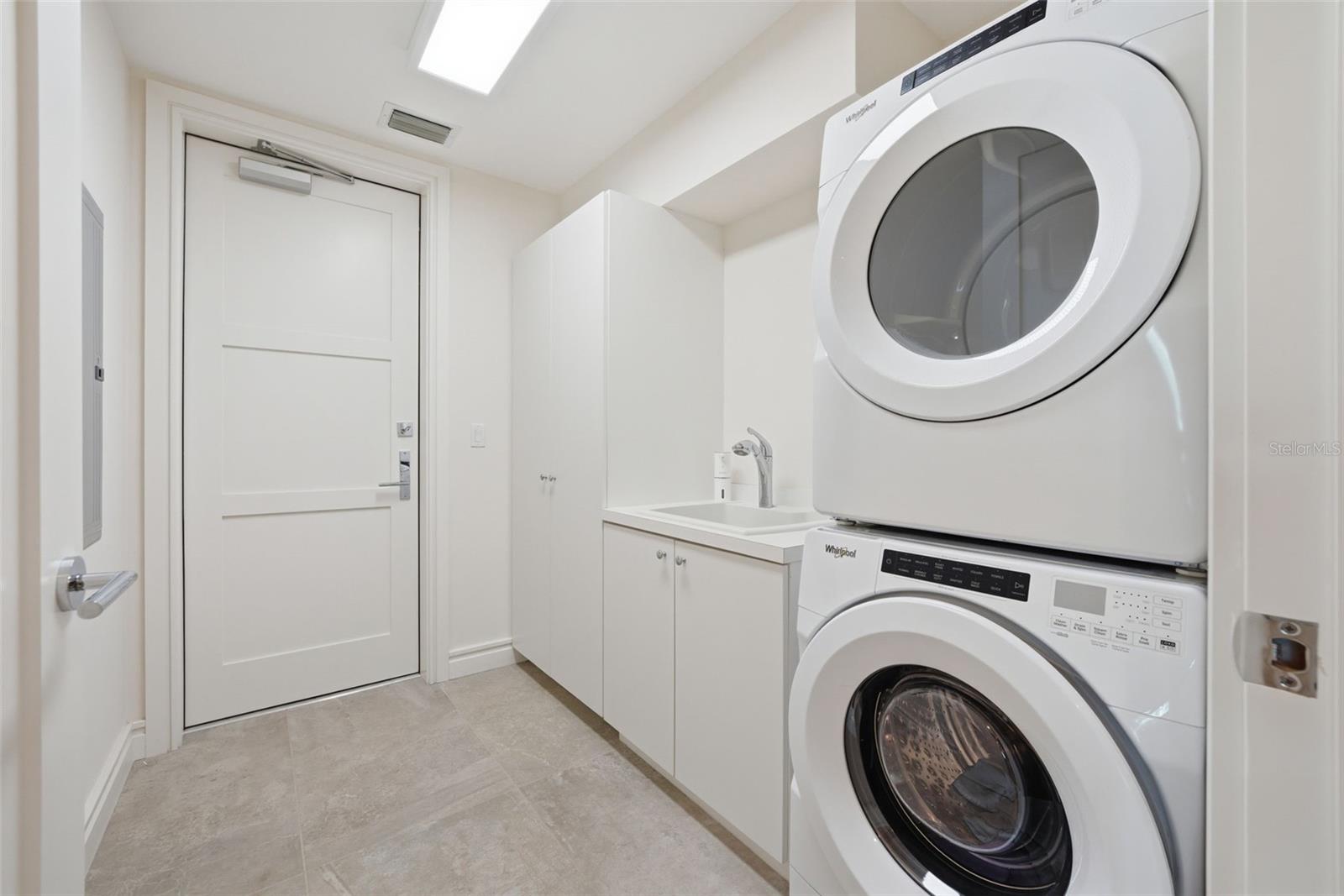 Image 22 of 40 For 711 Palm Avenue 302