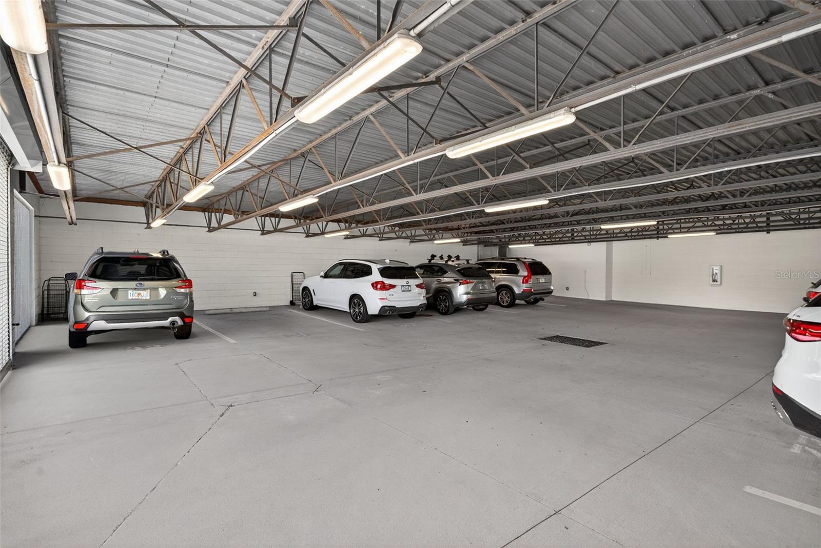 Image 27 of 40 For 711 Palm Avenue 302