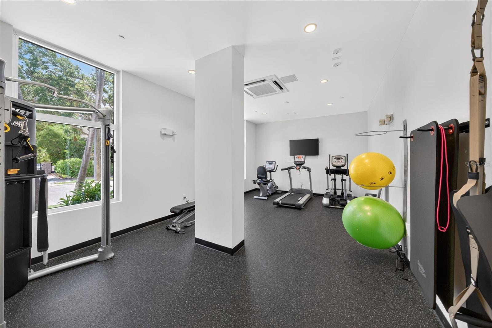 Image 29 of 40 For 711 Palm Avenue 302