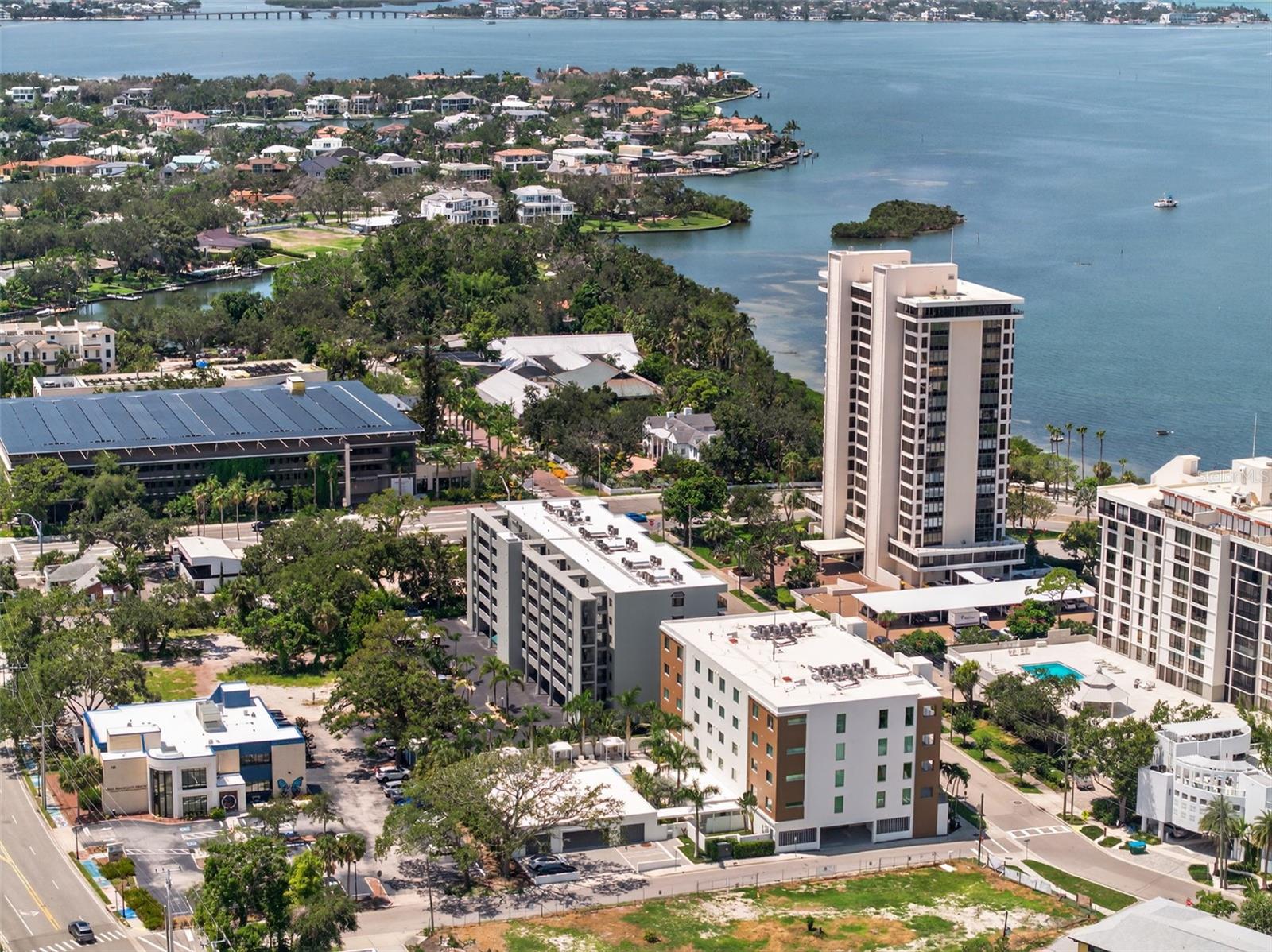 Image 32 of 40 For 711 Palm Avenue 302