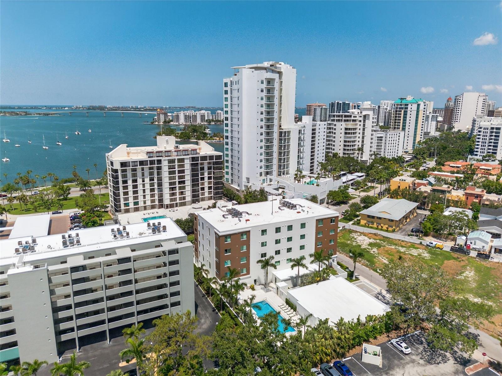 Image 33 of 40 For 711 Palm Avenue 302