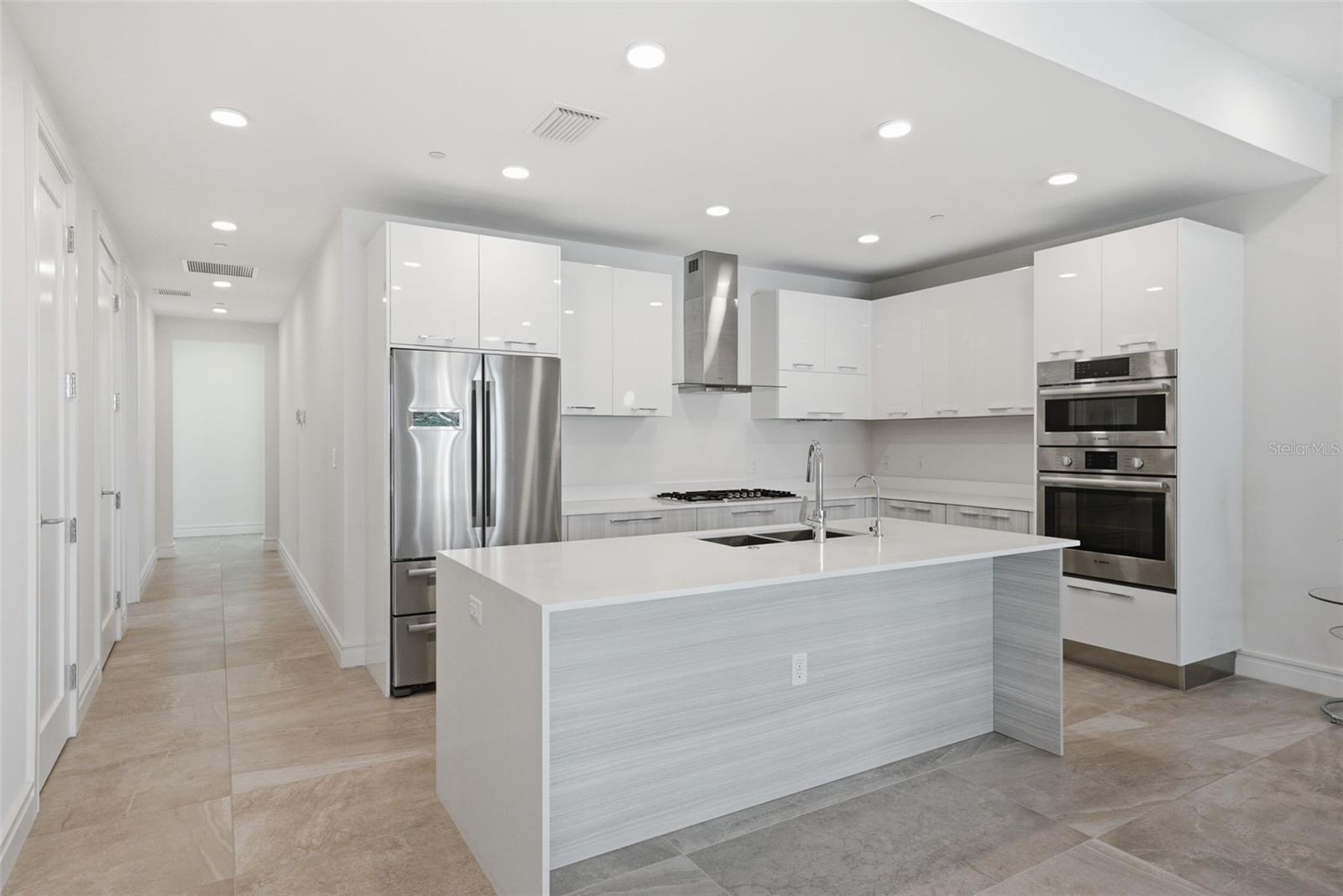 Image 8 of 40 For 711 Palm Avenue 302