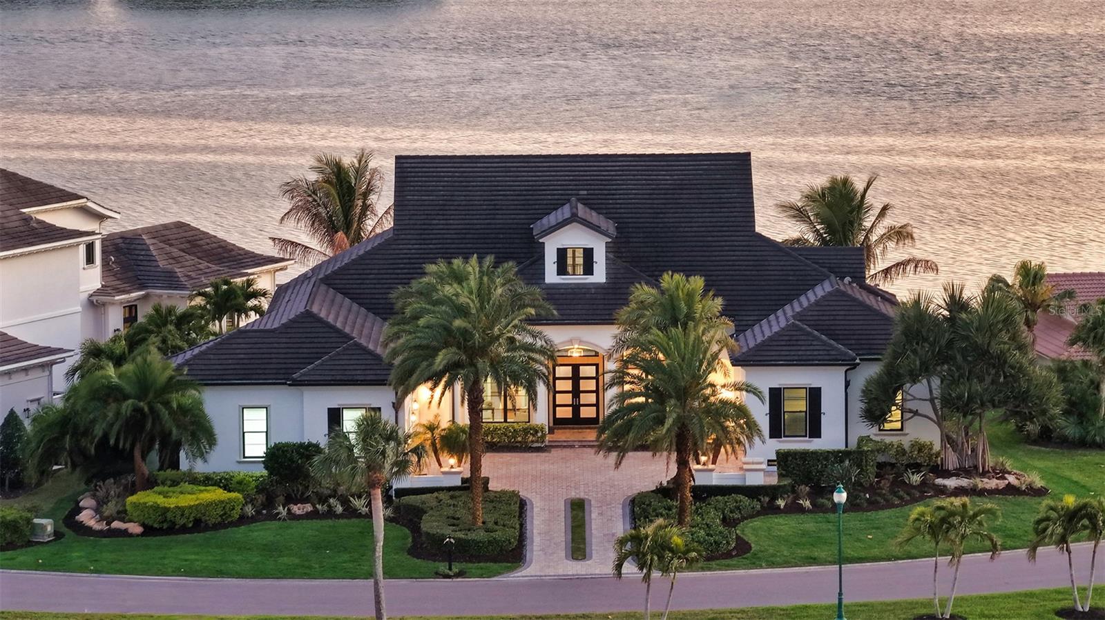 Image 5 of 100 For 313 Lookout Point Drive