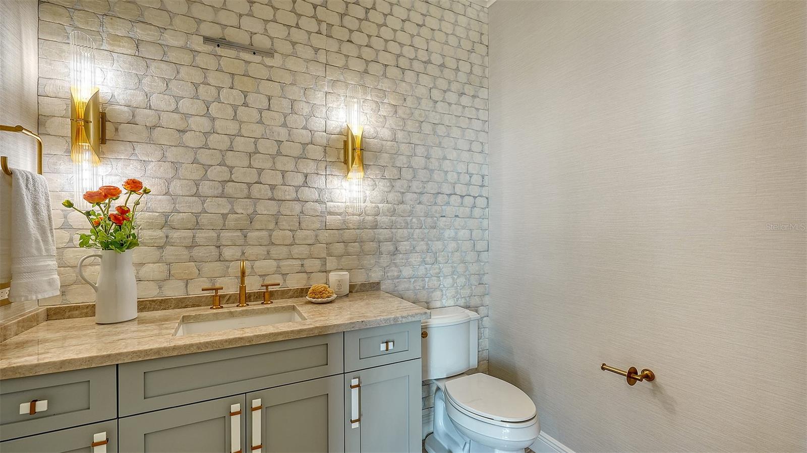 Image 73 of 100 For 313 Lookout Point Drive