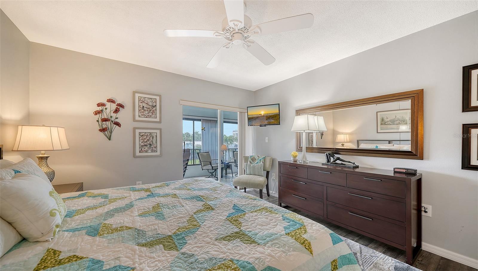 Image 32 of 68 For 225 Hourglass Way 202