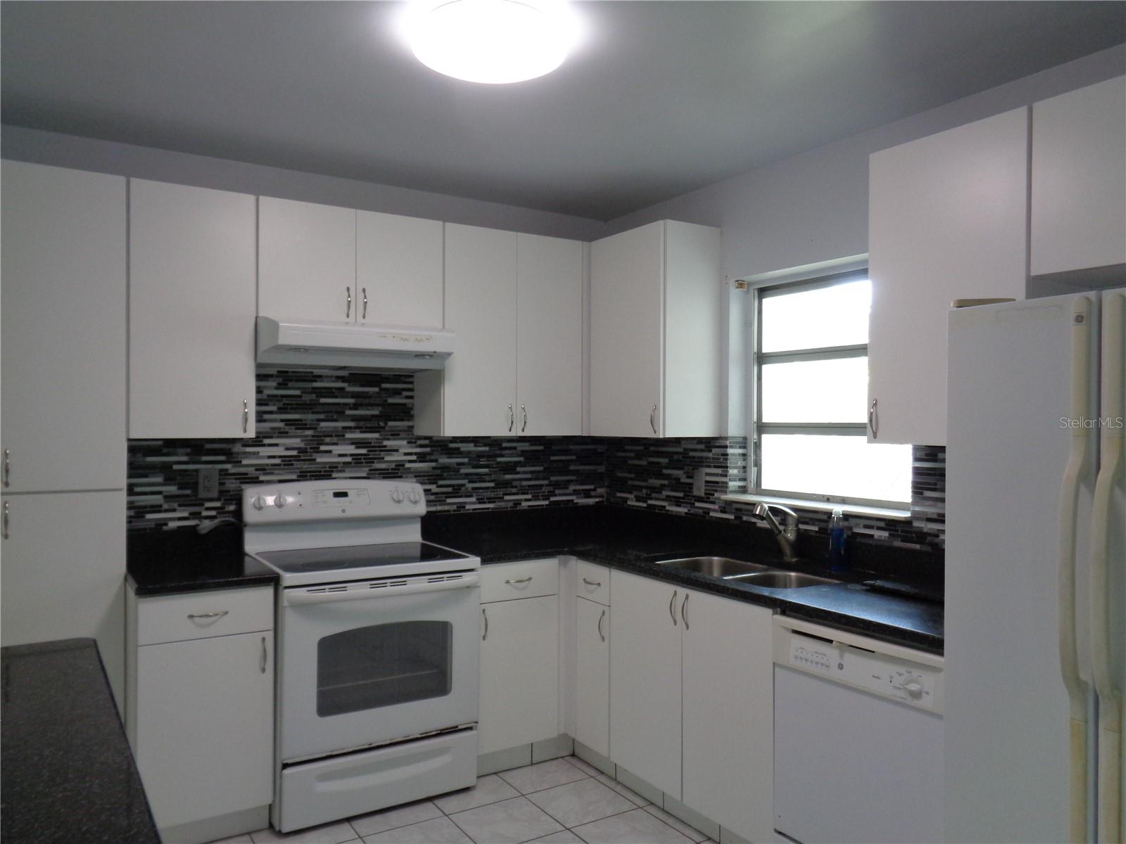 Image 14 of 37 For 1906 Dudley Place