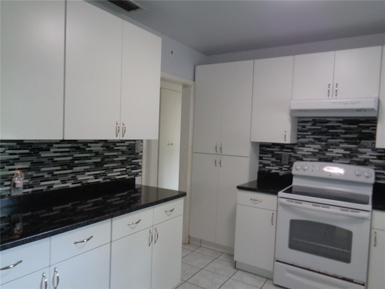 Image 15 of 37 For 1906 Dudley Place