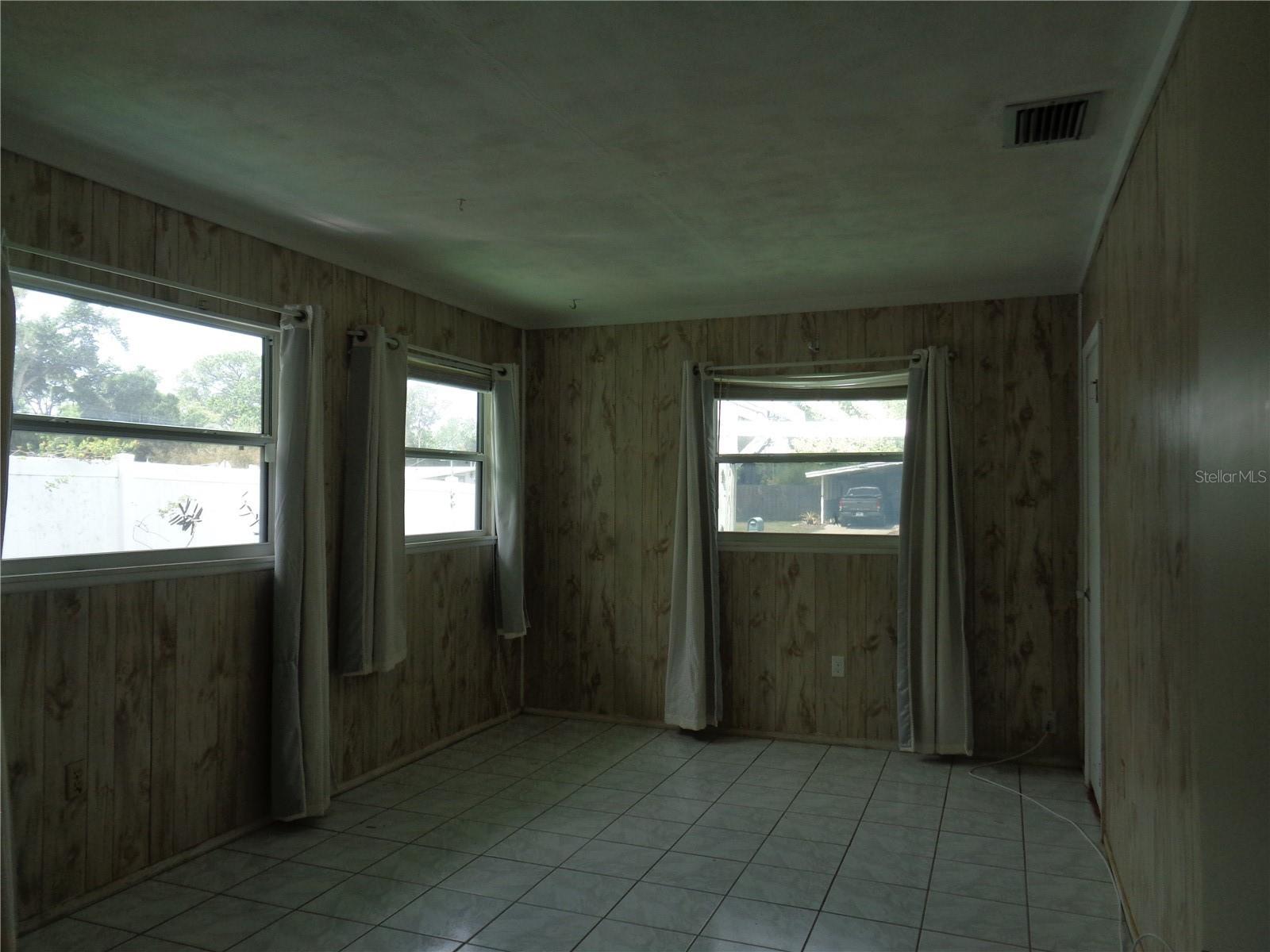 Image 16 of 37 For 1906 Dudley Place