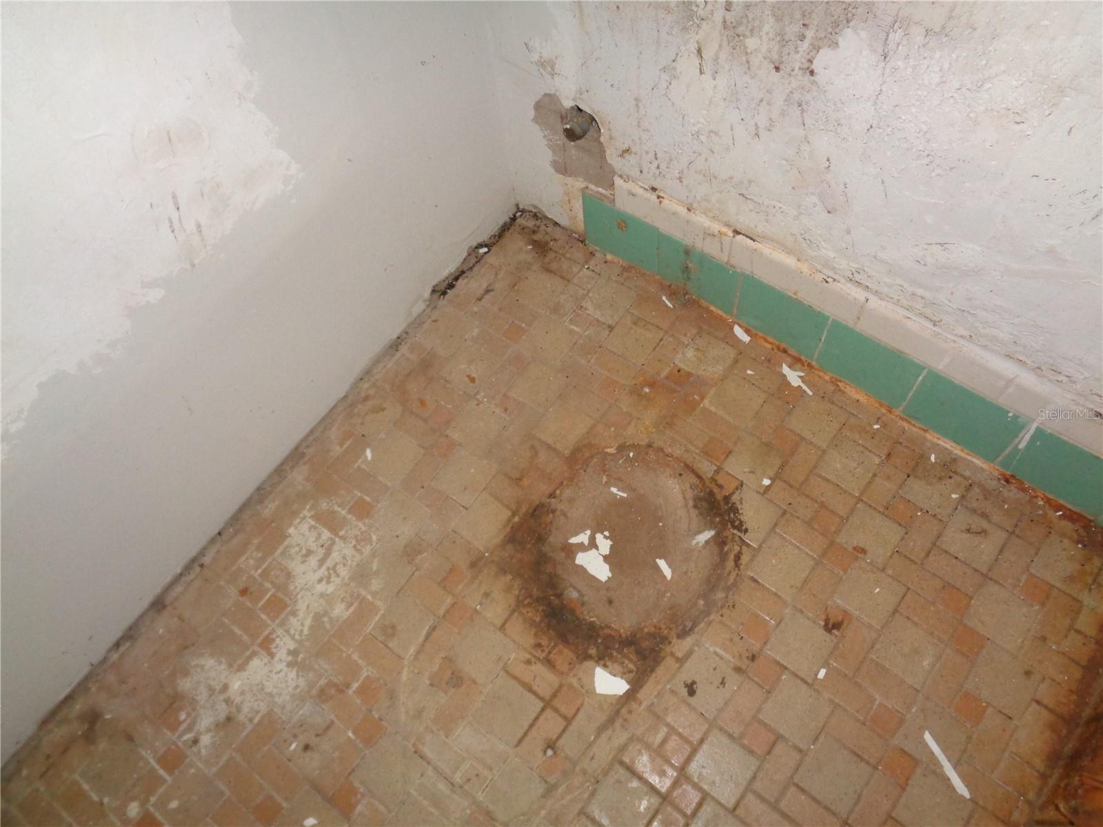 Image 18 of 37 For 1906 Dudley Place