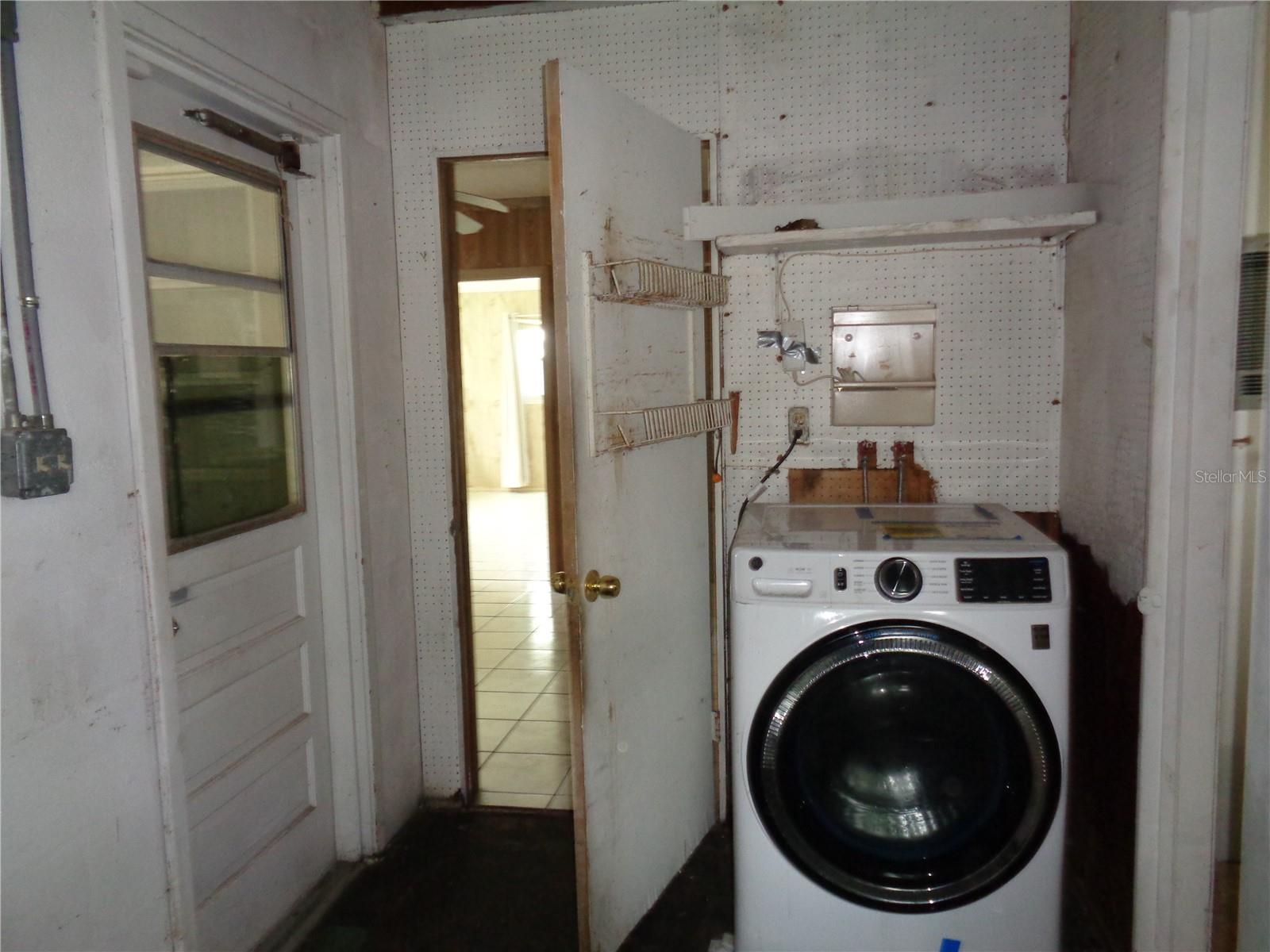 Image 24 of 37 For 1906 Dudley Place