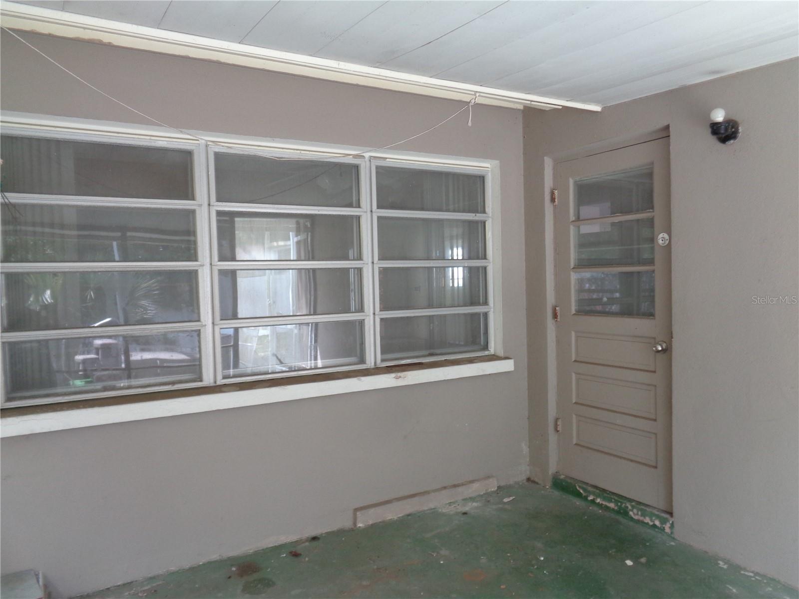 Image 27 of 37 For 1906 Dudley Place