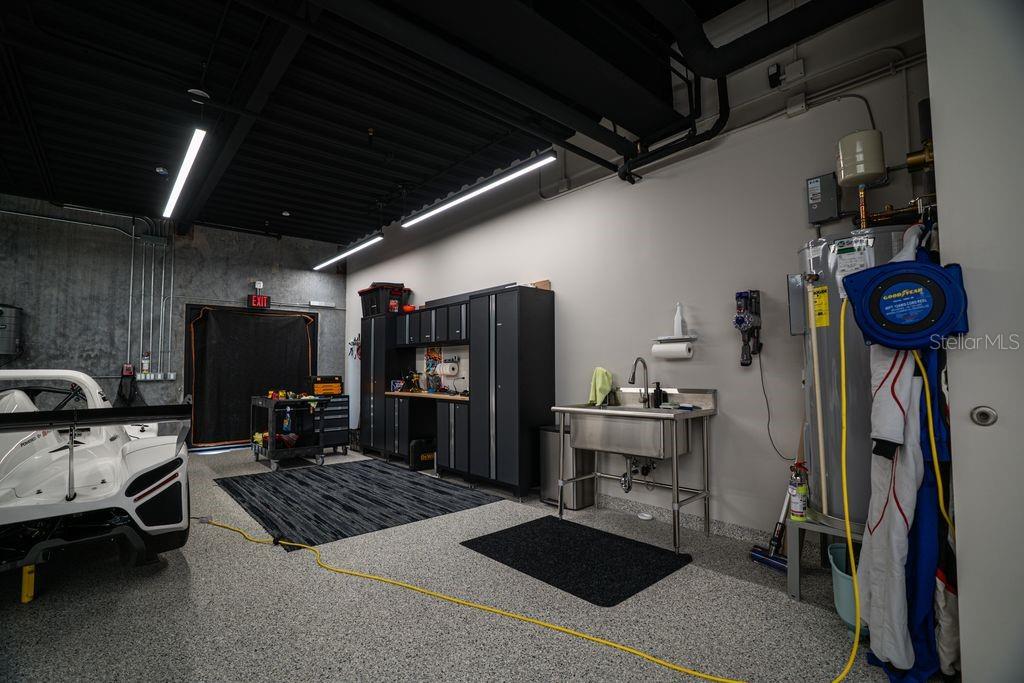 Image 18 of 22 For 7045 Tamiami Trail 102