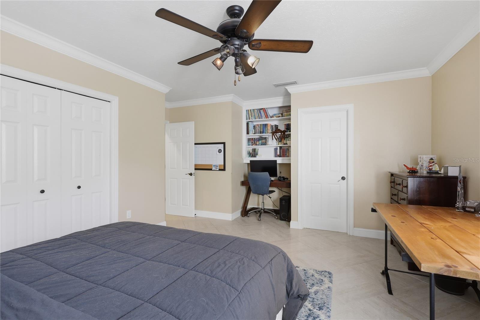 Image 19 of 35 For 4937 Landings Court