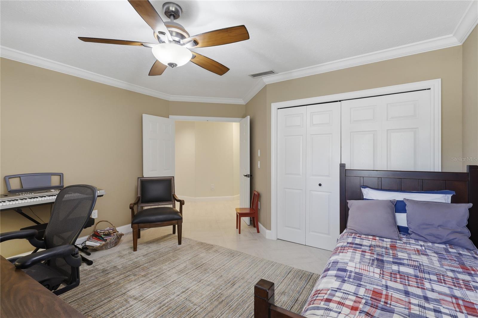 Image 21 of 35 For 4937 Landings Court