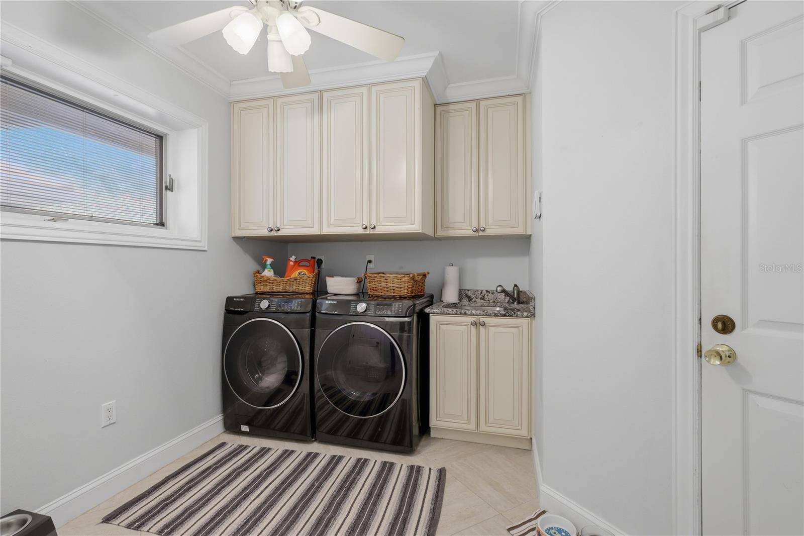 Image 24 of 35 For 4937 Landings Court