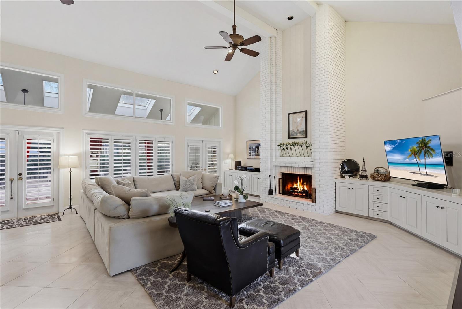 Image 6 of 35 For 4937 Landings Court