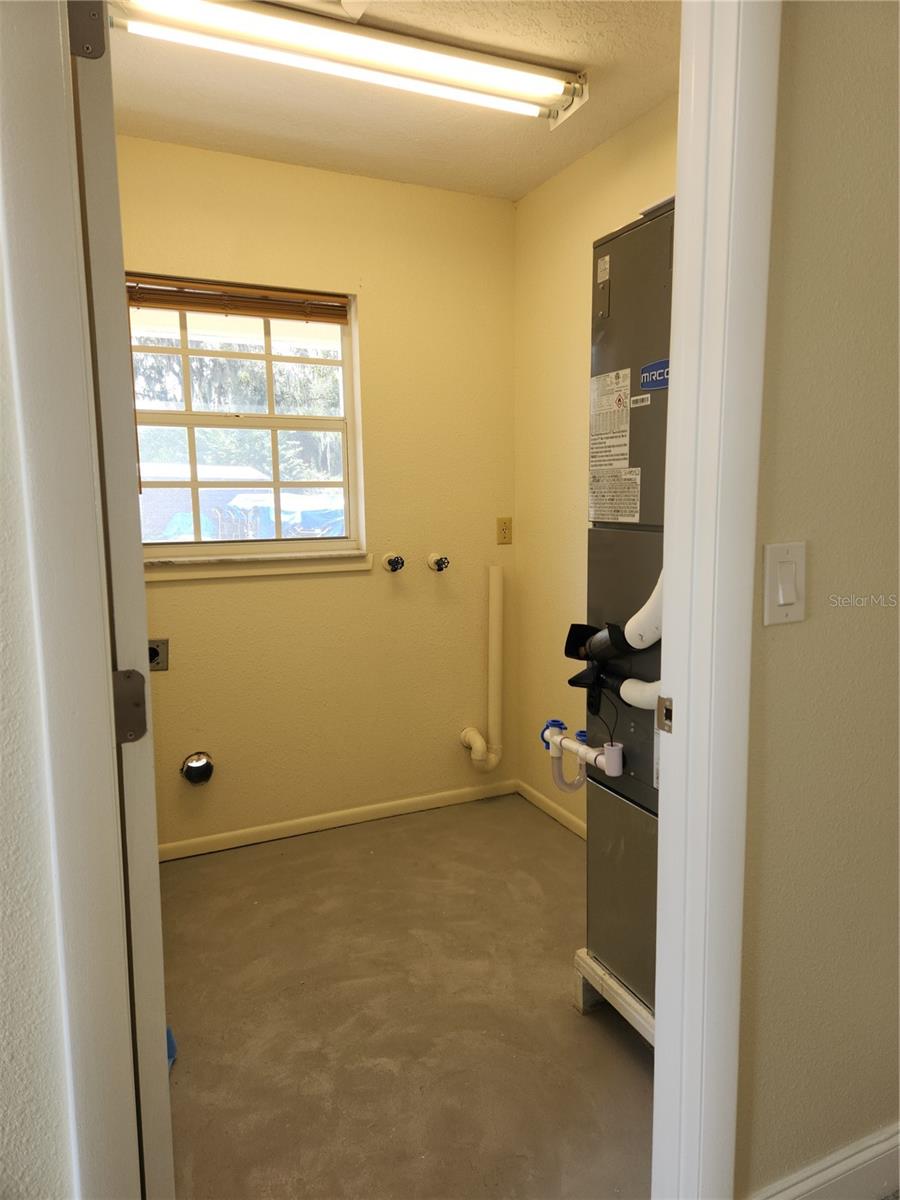 Image 9 of 17 For 1652 Harlem Circle