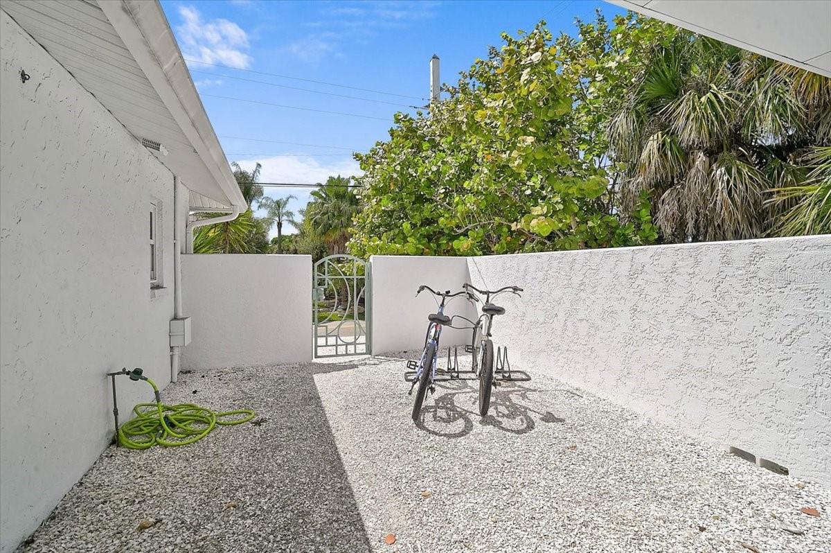 Image 28 of 46 For 3515 La Paloma Avenue