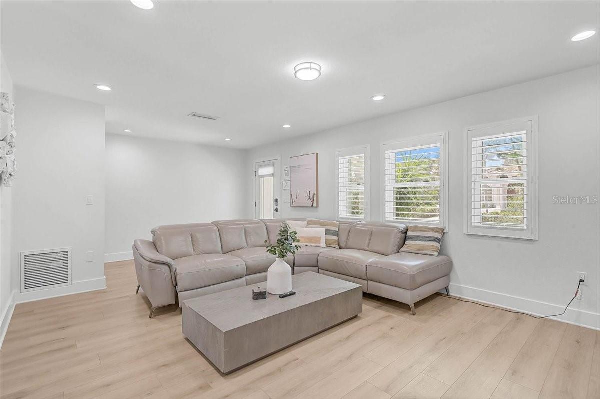 Image 32 of 46 For 3515 La Paloma Avenue