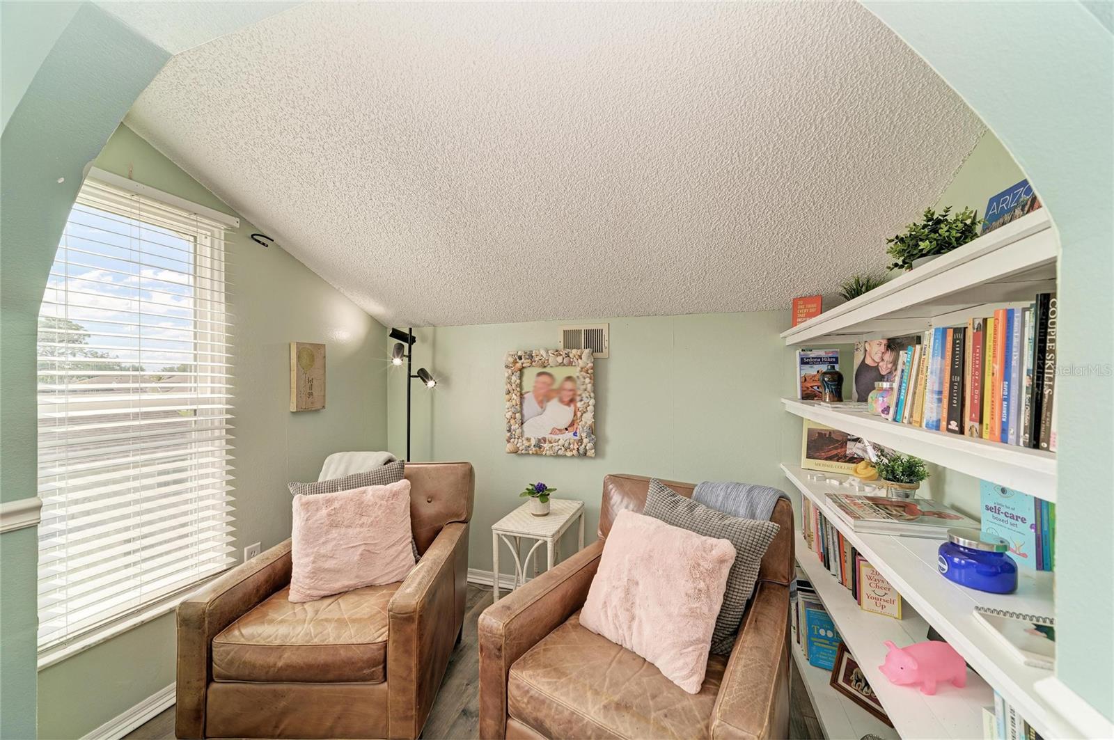 Image 25 of 47 For 238 Woodingham Trail