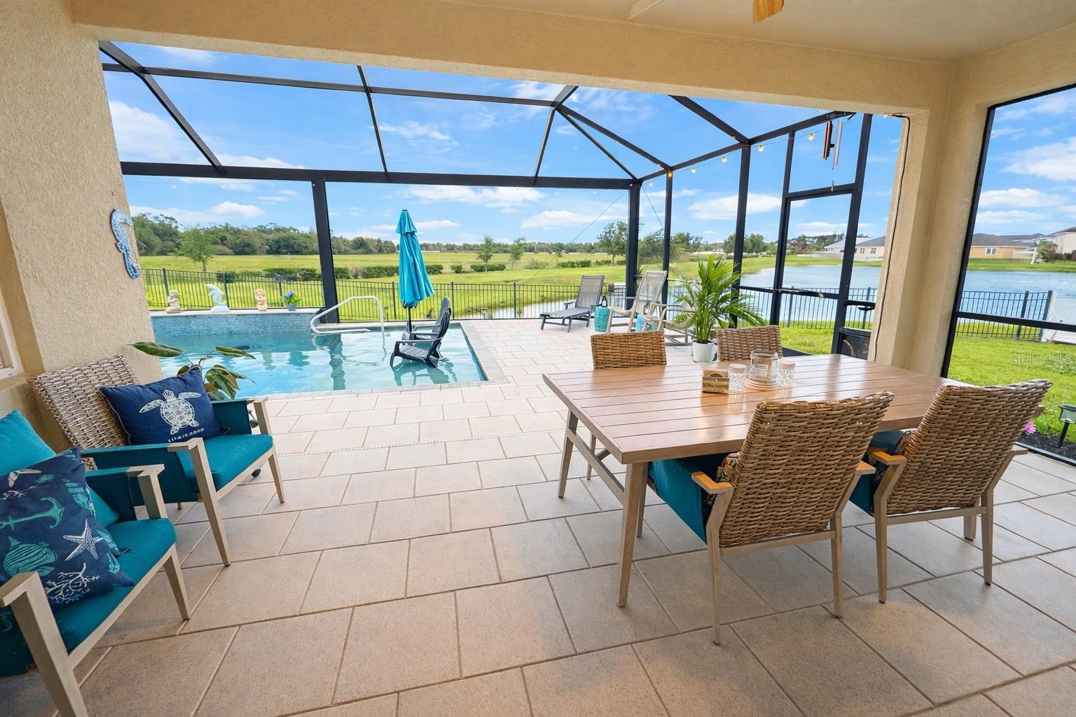 Listing photo id 3 for 15531 Trinity Fall Way