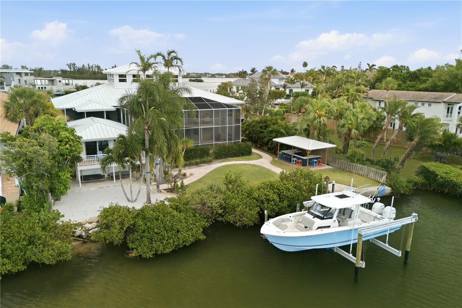 Listing photo id 11 for 4034 Roberts Point Road