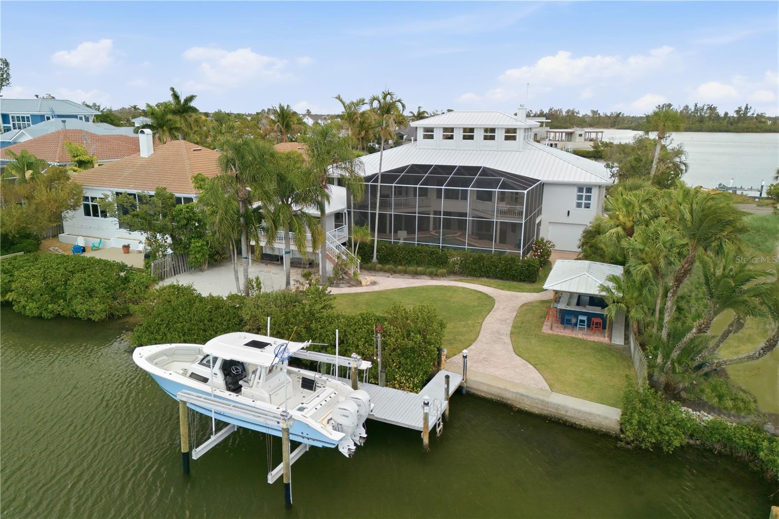 Listing photo id 12 for 4034 Roberts Point Road