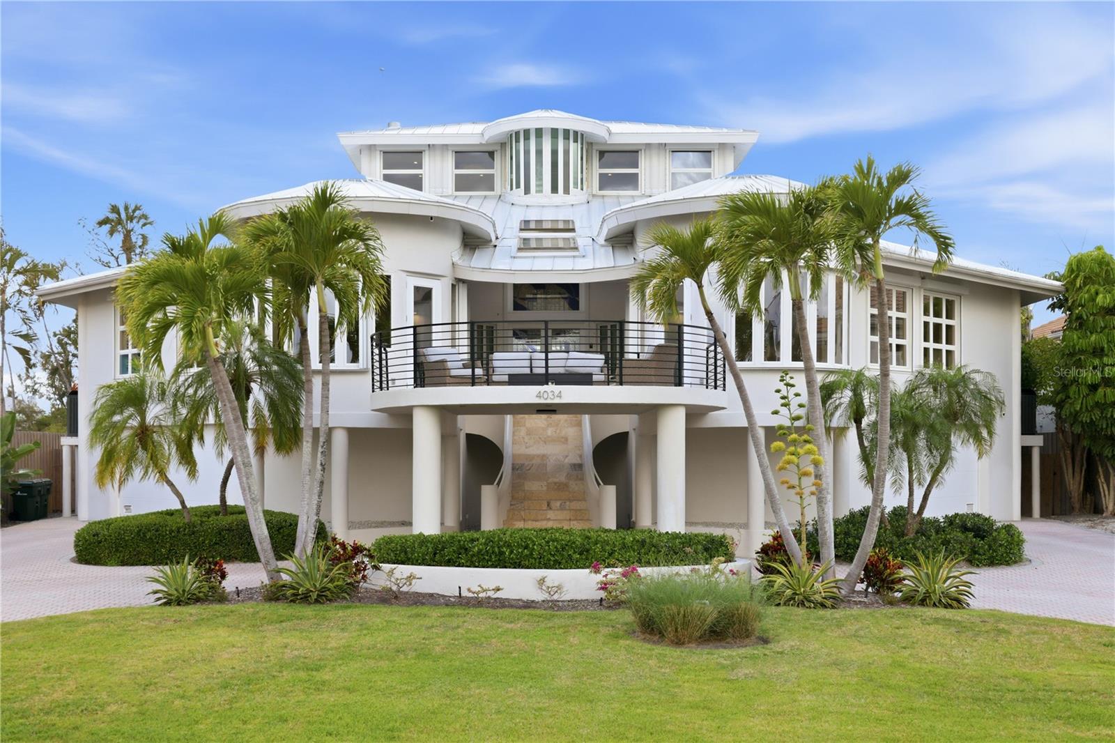 Listing photo id 1 for 4034 Roberts Point Road