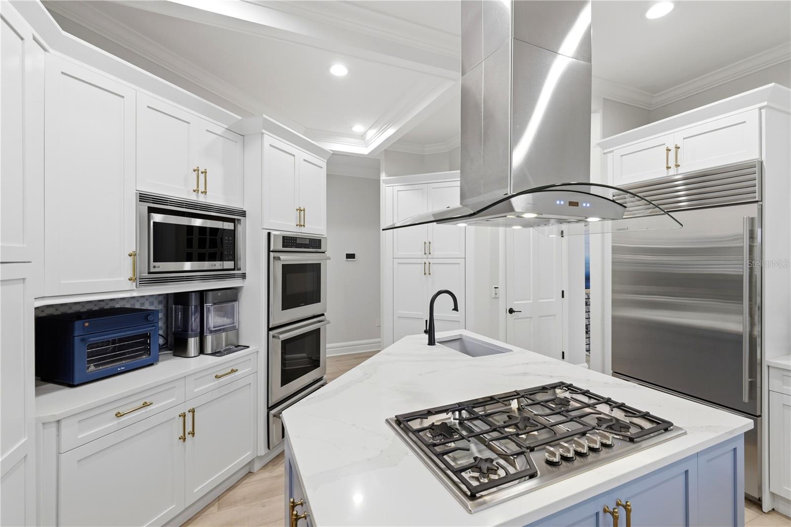 Listing photo id 46 for 4034 Roberts Point Road