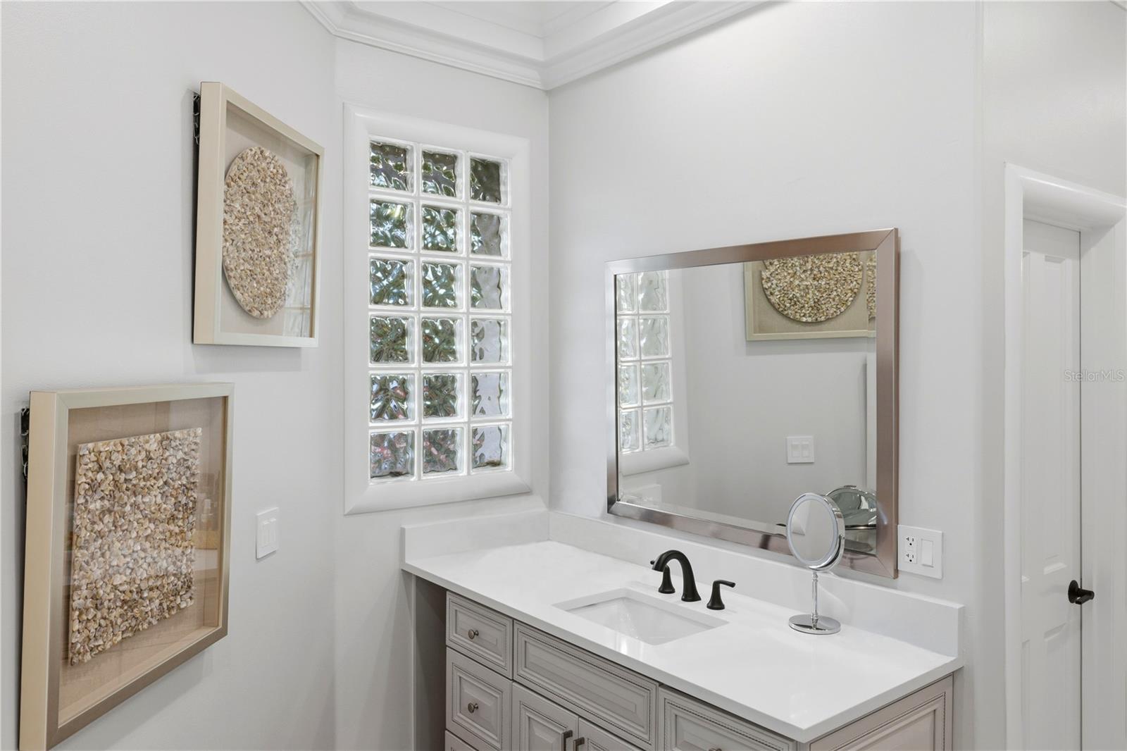 Listing photo id 57 for 4034 Roberts Point Road