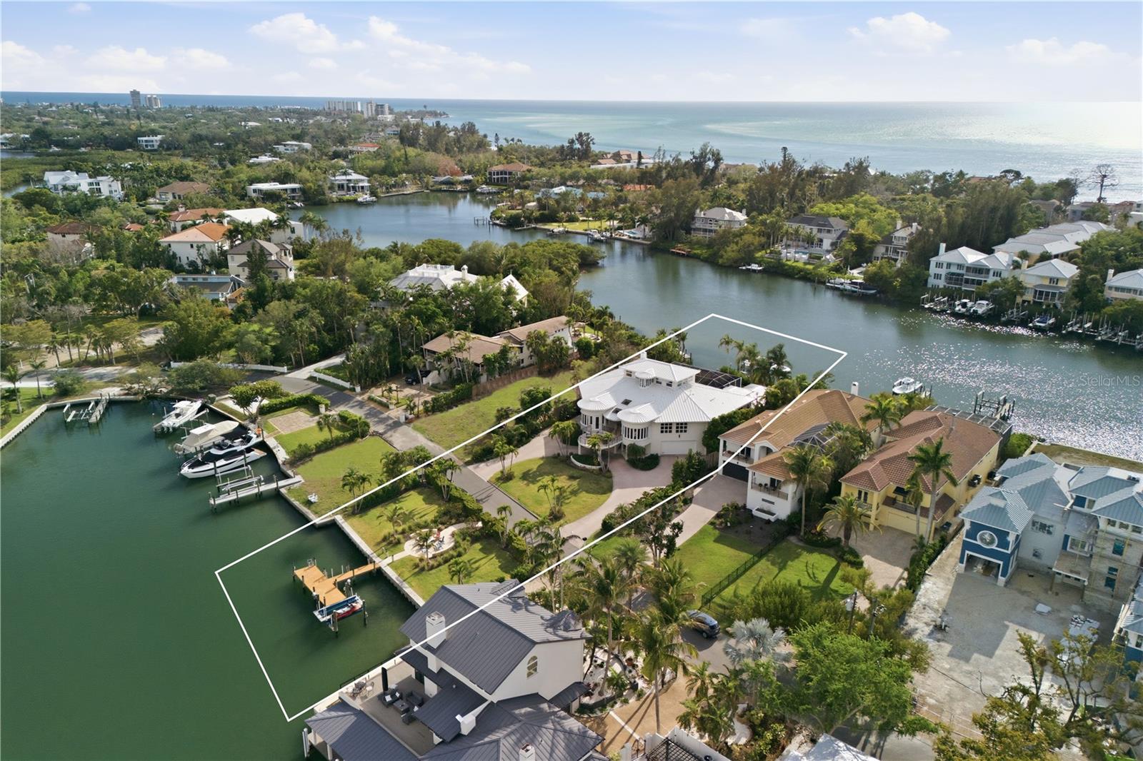 Listing photo id 4 for 4034 Roberts Point Road