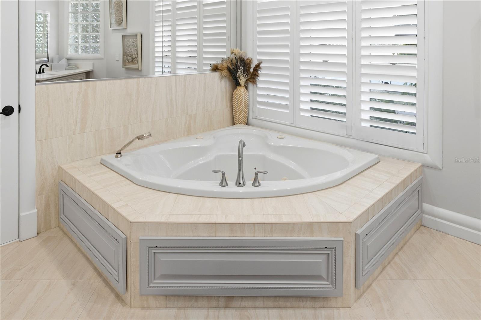 Listing photo id 58 for 4034 Roberts Point Road