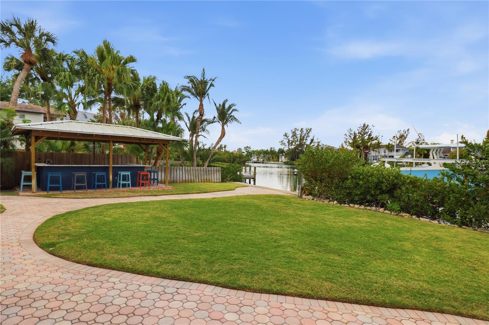 Listing photo id 83 for 4034 Roberts Point Road