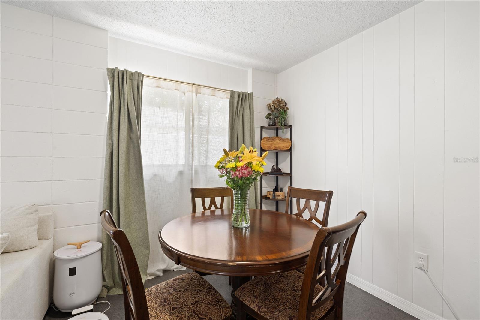 Image 4 of 38 For 1970 Debbie Street