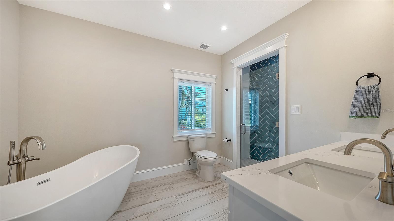 Image 30 of 80 For 723 Key Royale Drive