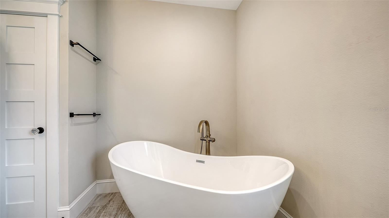 Image 32 of 80 For 723 Key Royale Drive