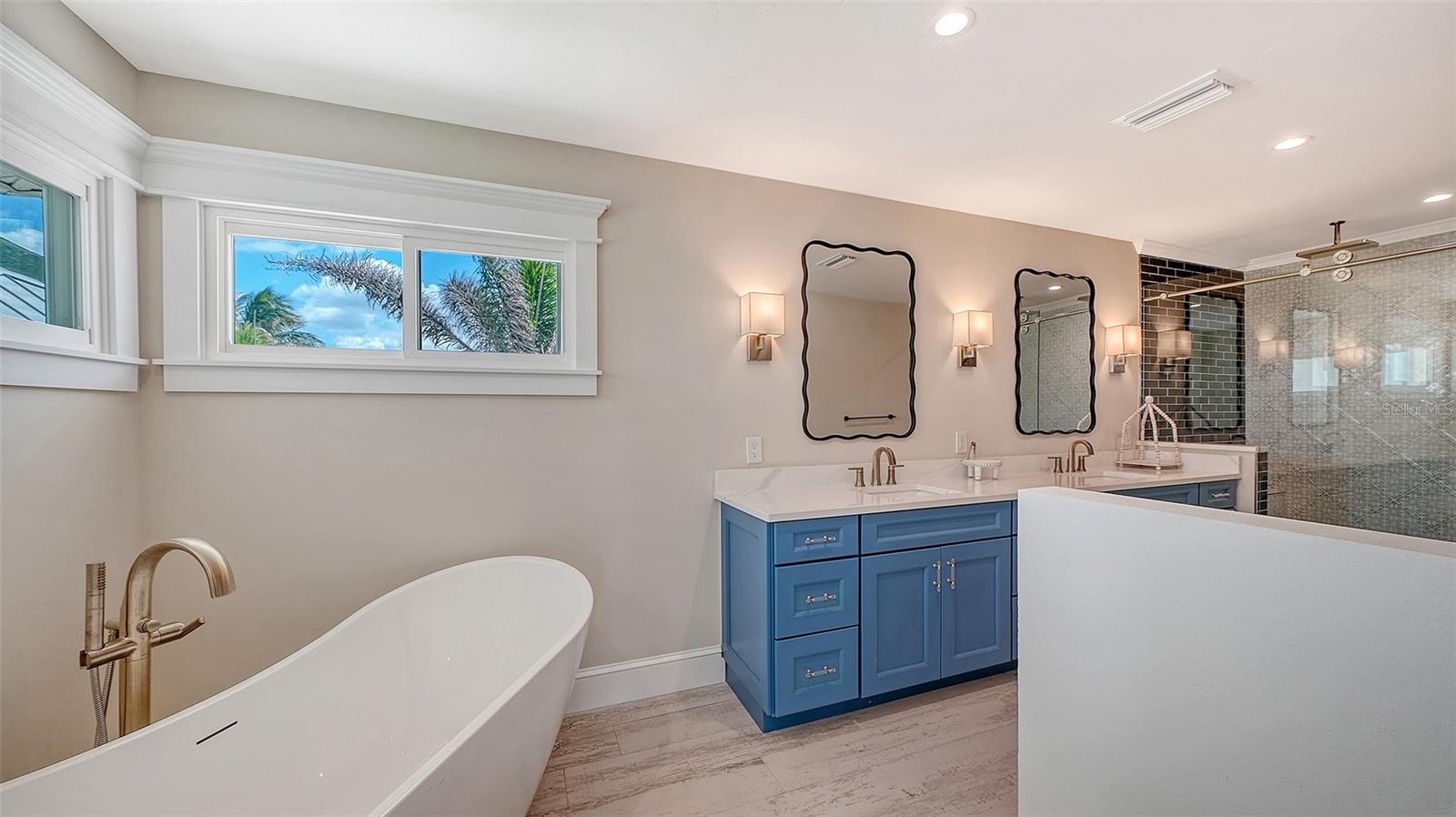 Image 41 of 80 For 723 Key Royale Drive