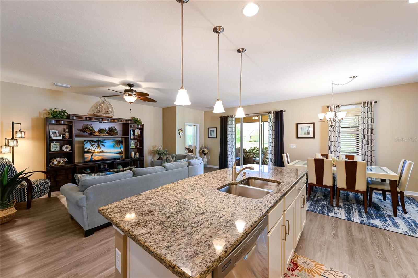 Image 10 of 50 For 2937 Esmeralda Drive