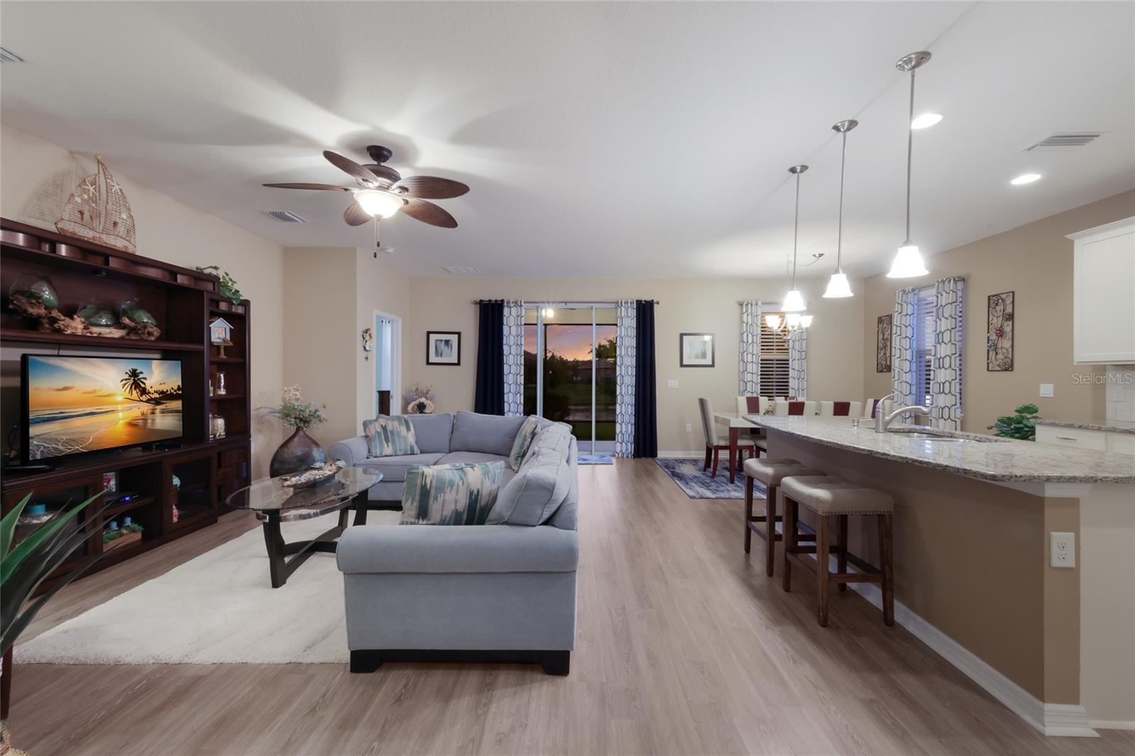 Image 28 of 50 For 2937 Esmeralda Drive