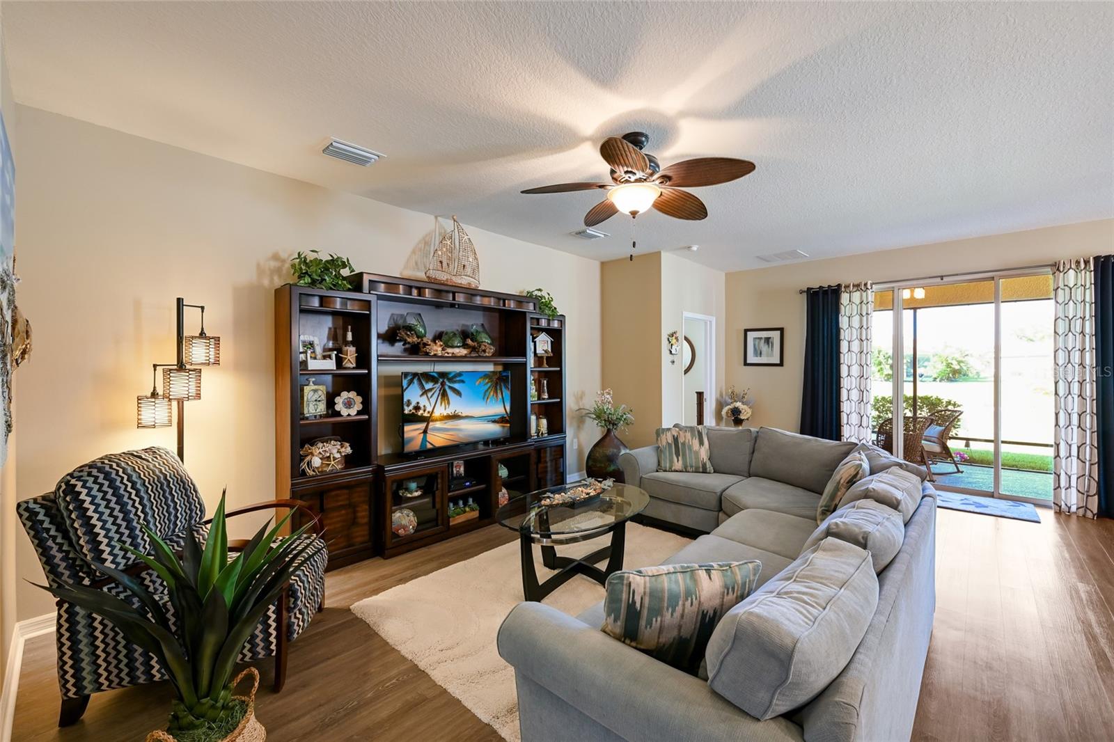 Image 4 of 50 For 2937 Esmeralda Drive