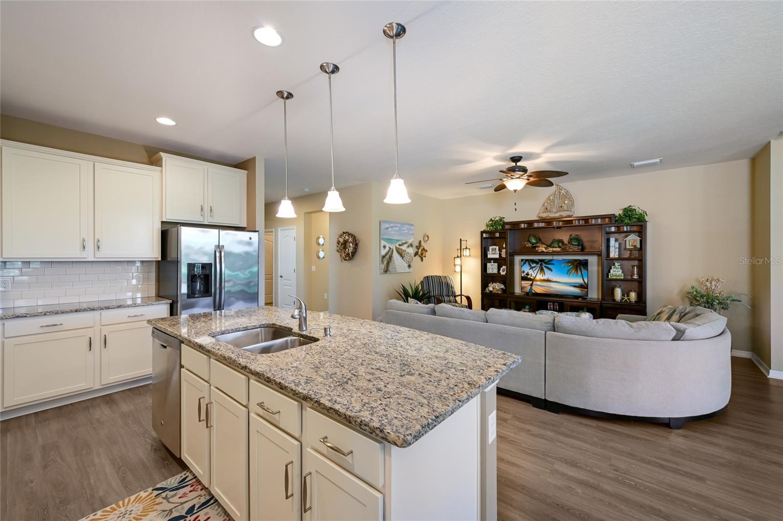 Image 9 of 50 For 2937 Esmeralda Drive