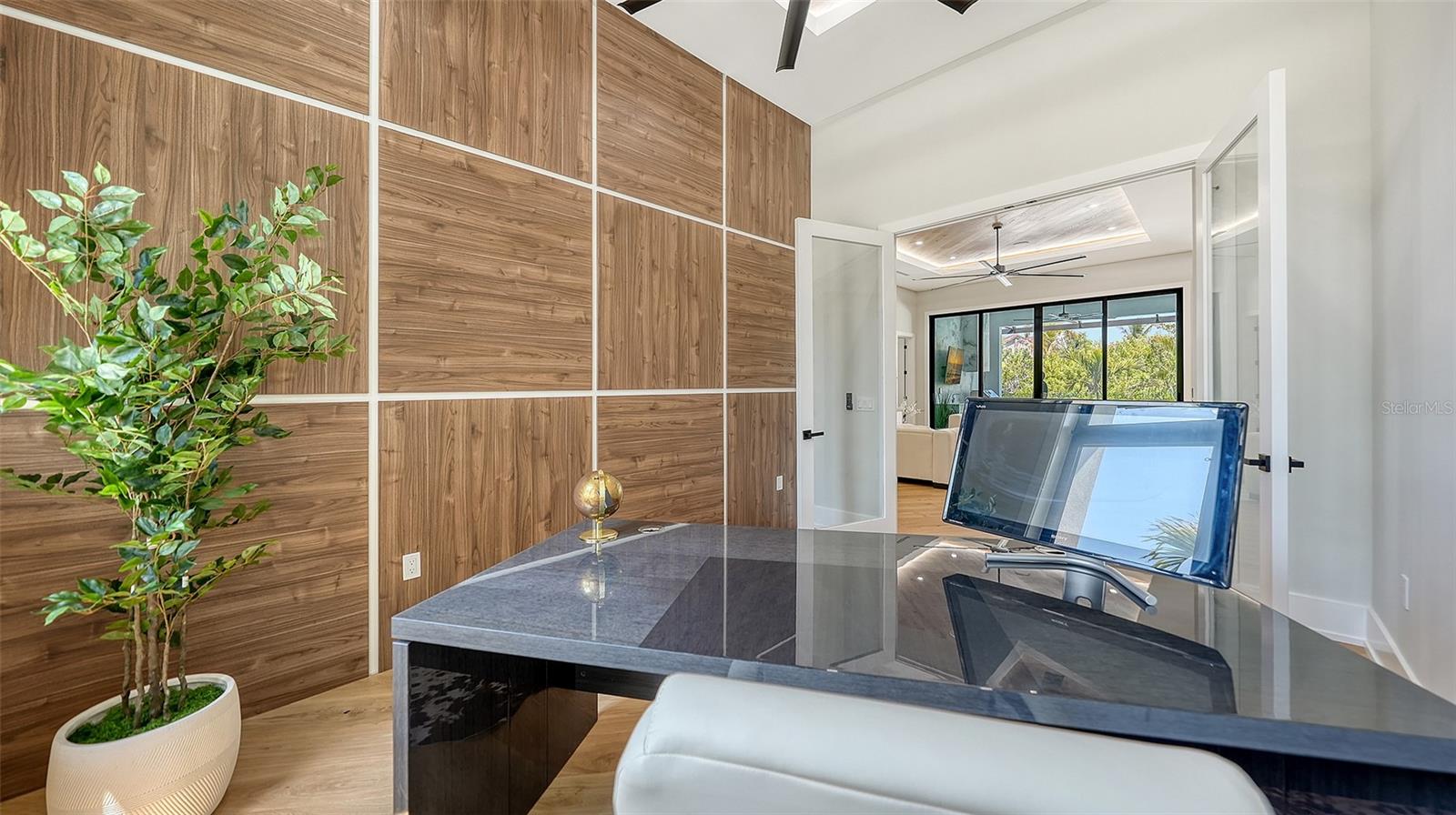 Image 14 of 45 For 413 Island Circle