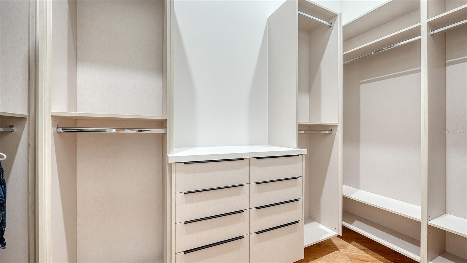 Image 20 of 45 For 413 Island Circle