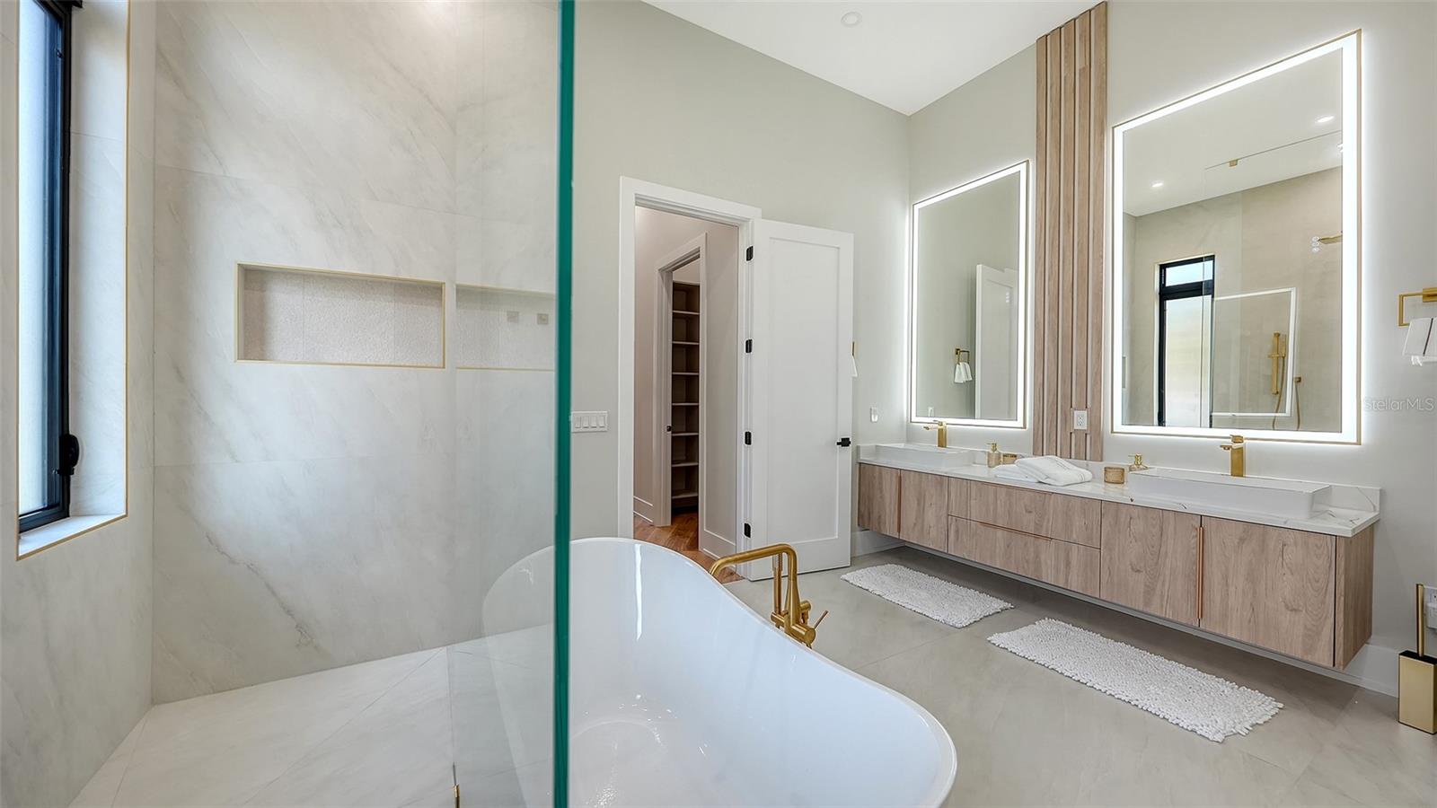 Image 21 of 45 For 413 Island Circle