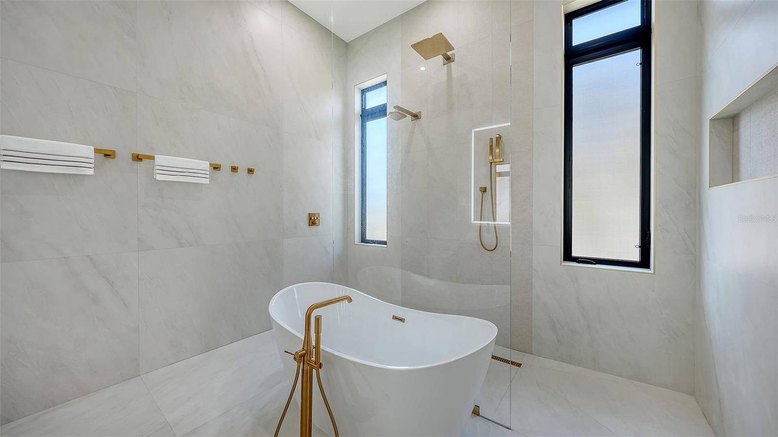 Image 22 of 45 For 413 Island Circle