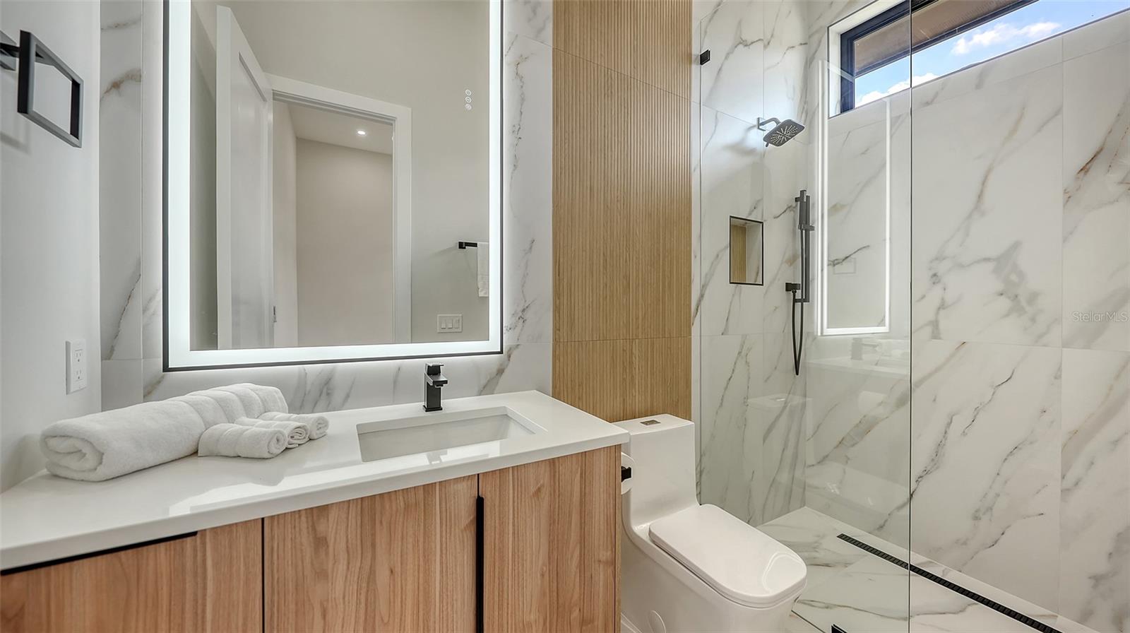 Image 26 of 45 For 413 Island Circle