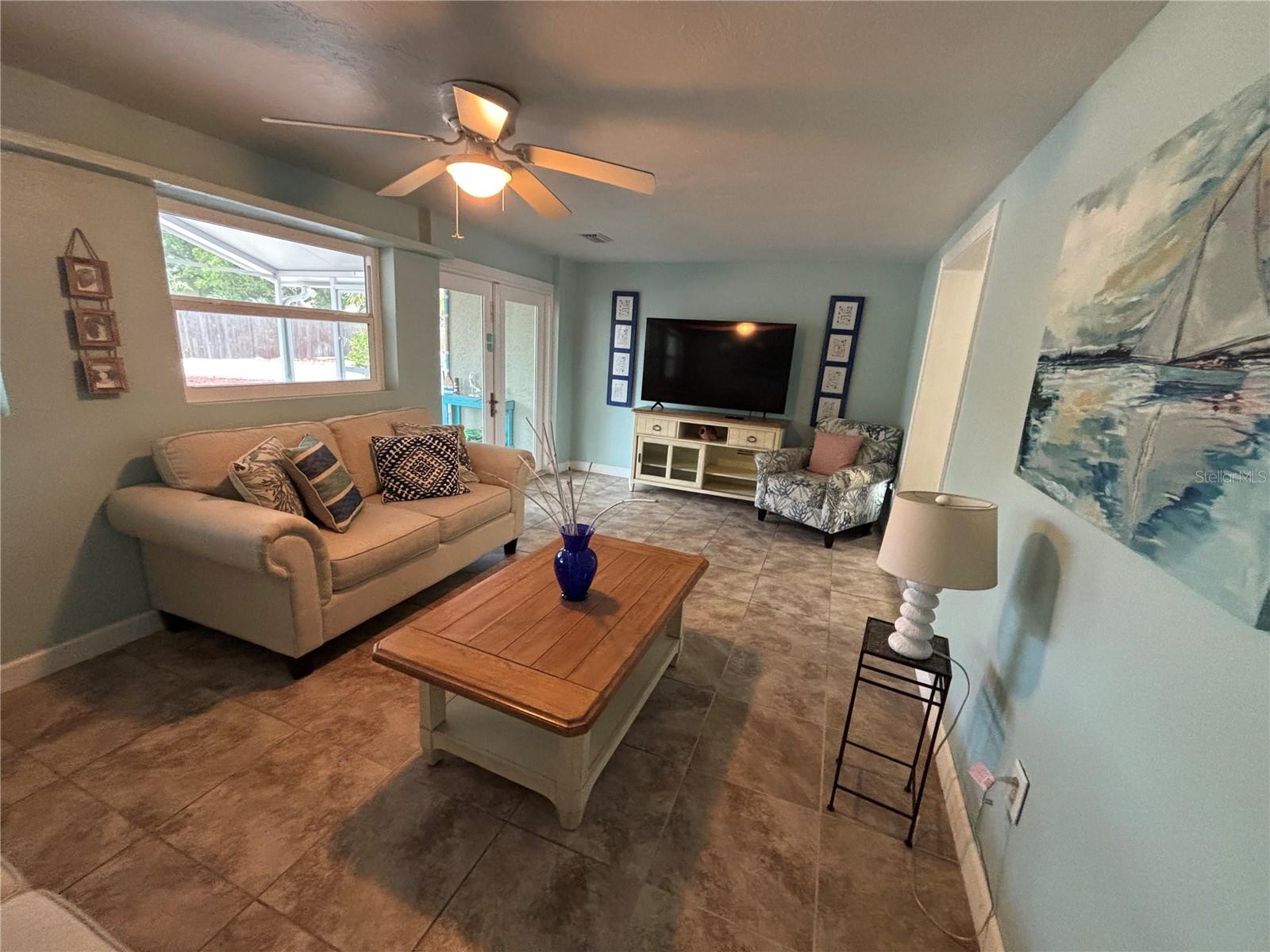 Listing photo id 9 for 1008 Estremadura Drive