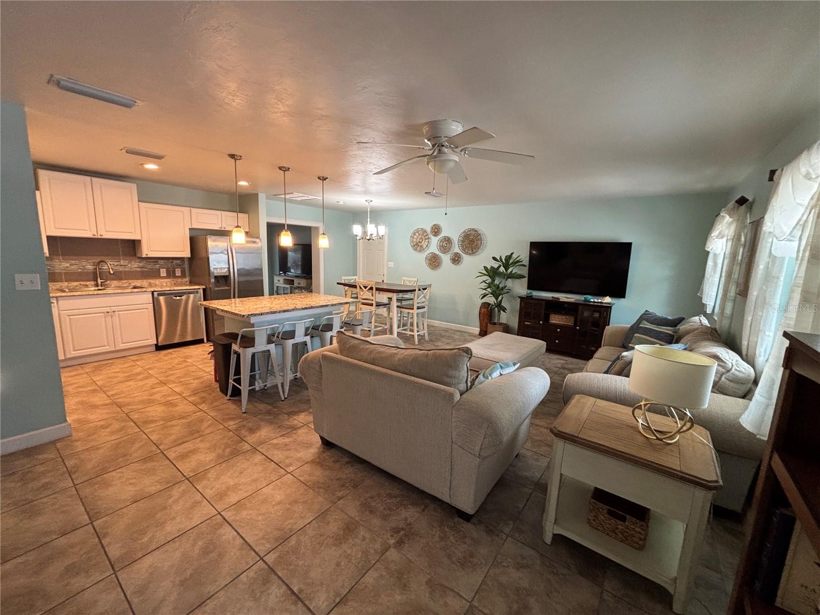 Listing photo id 10 for 1008 Estremadura Drive