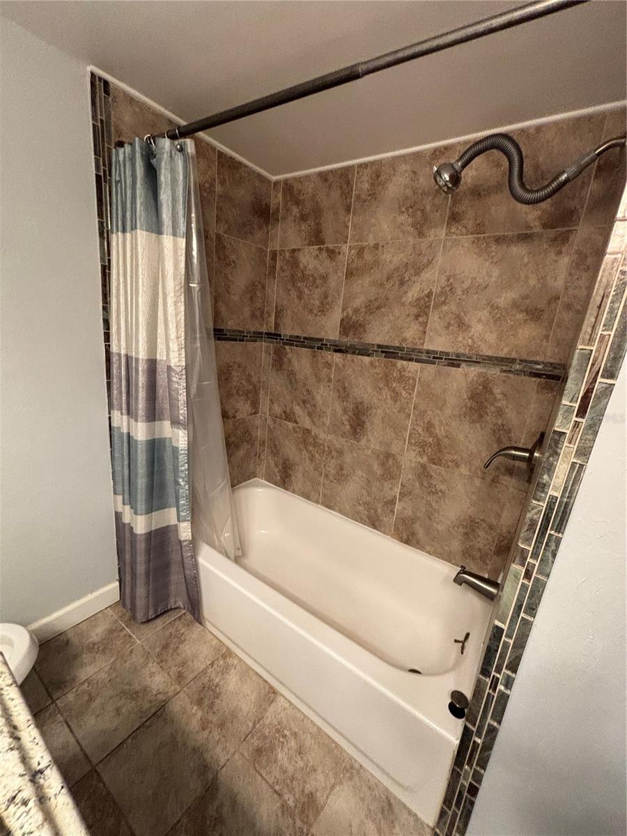 Listing photo id 11 for 1008 Estremadura Drive